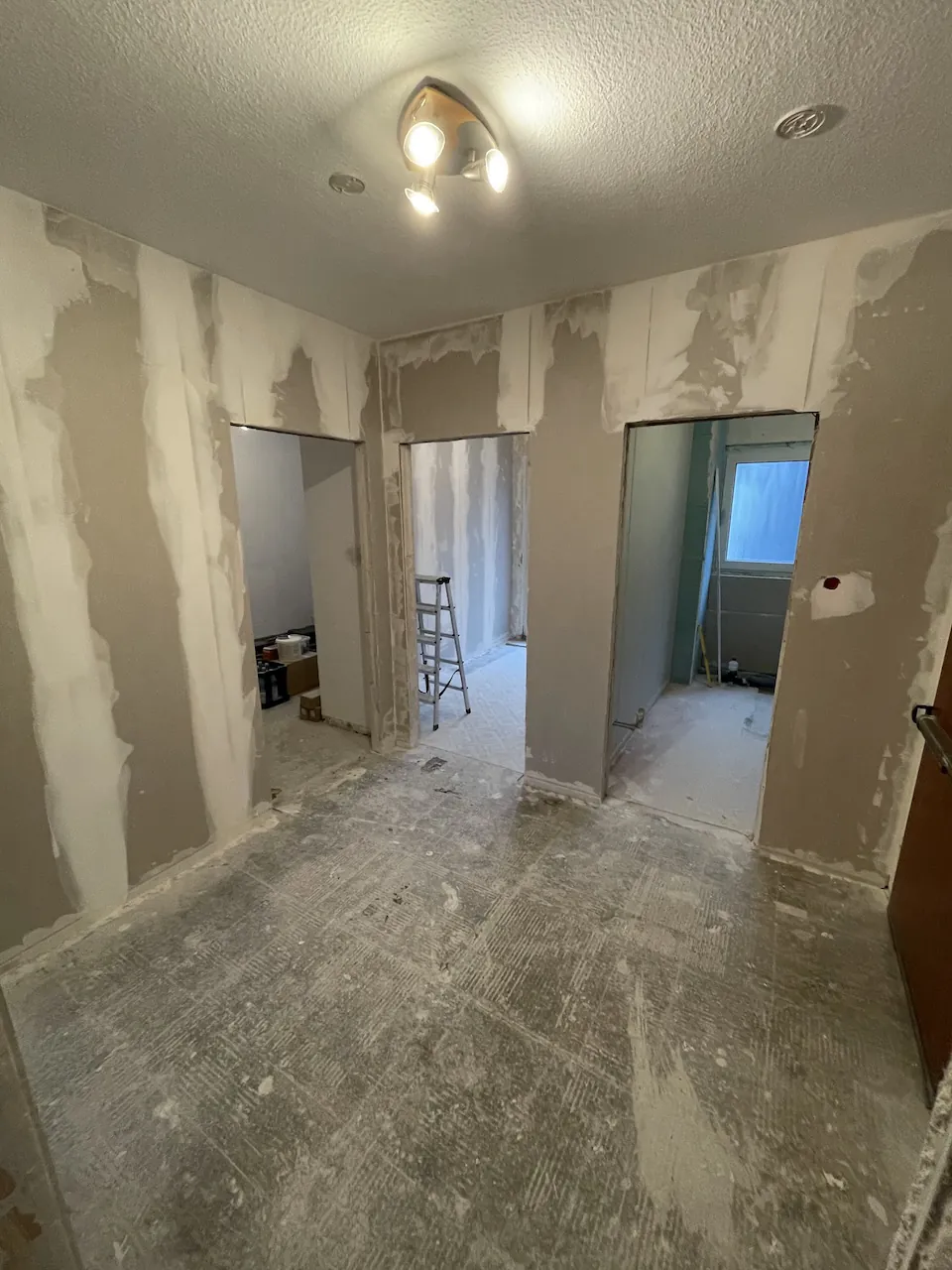 Trockenbauarbeiten auf einer Baustelle in Düsseldorf