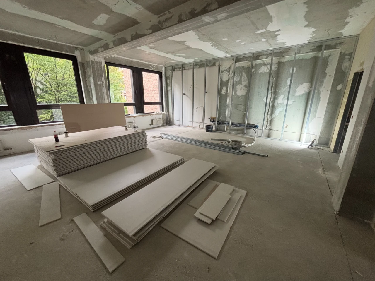 Trockenbau und Parkettarbeiten bei einer Küchensanierung in Düsseldorf