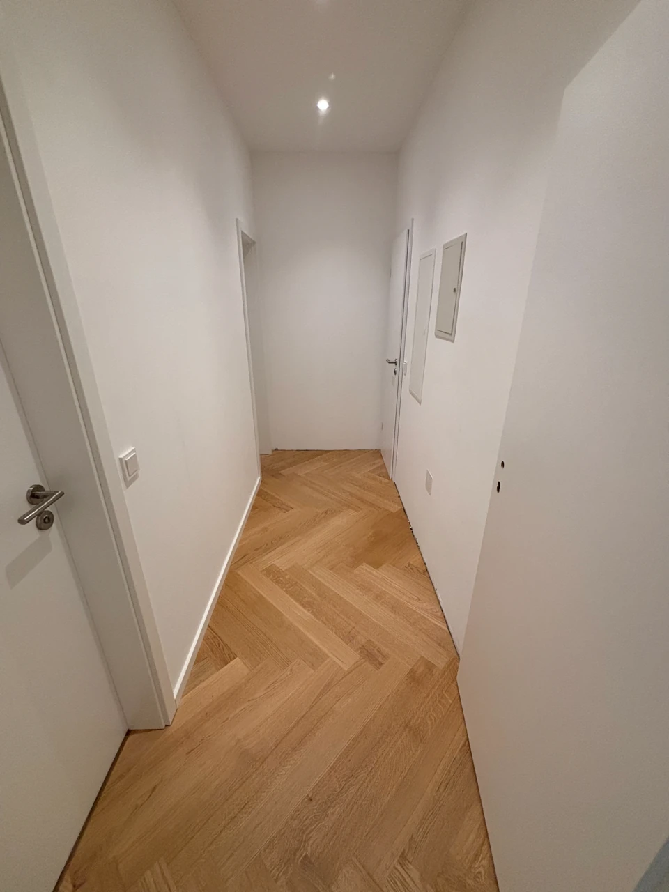 Sanierung von WC und Flur mit Maler- und Trockenbauarbeiten