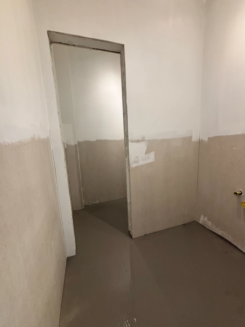 Fliesenarbeiten im WC nach Trockenbauumbau