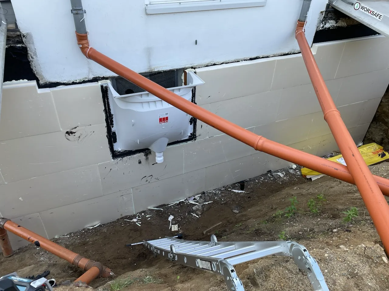 Neue Kellerdämmung mit ACO Lichtschacht in Düsseldorf