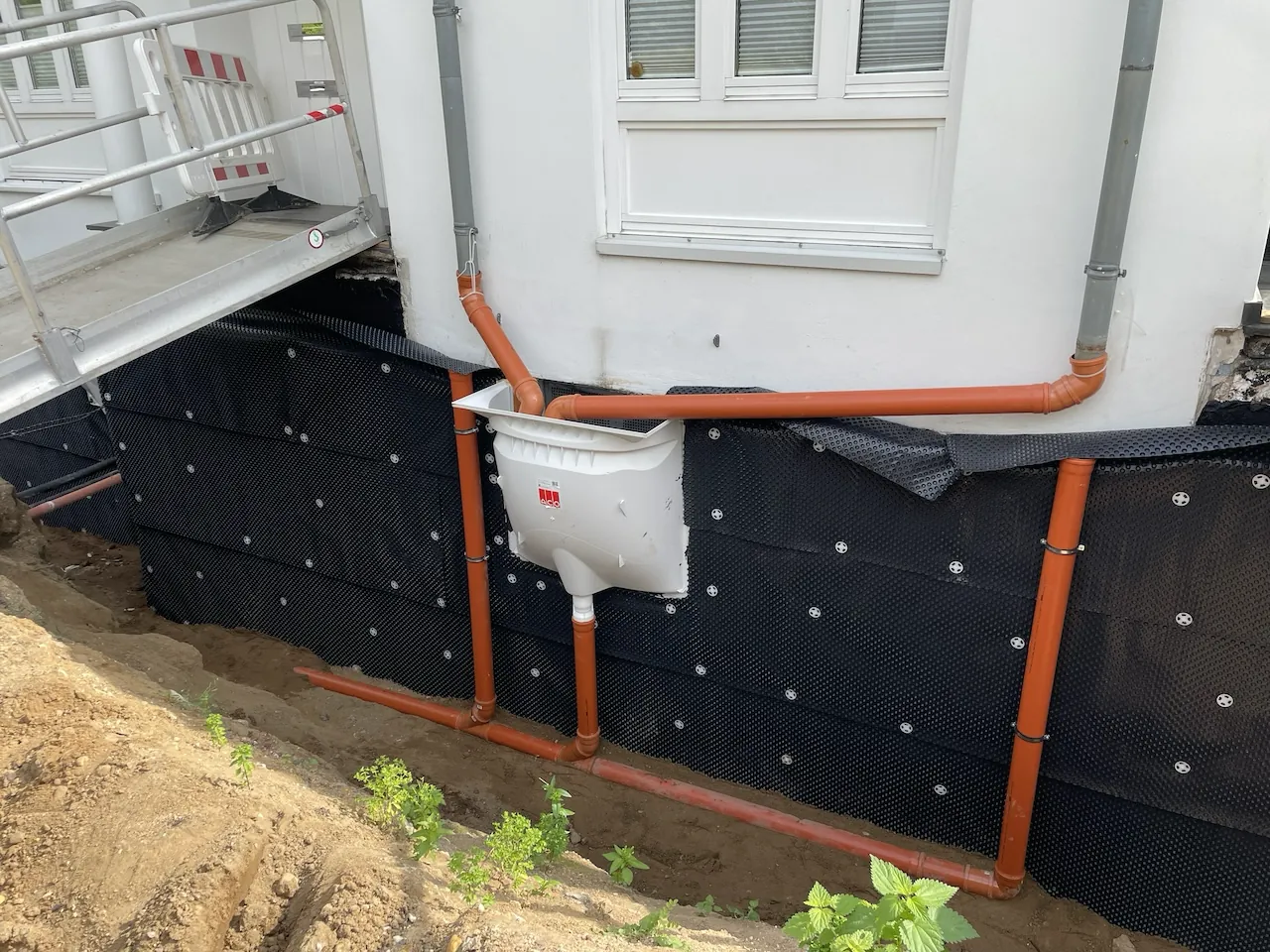 Neue Regenentwässerung nach Perimeterdämmung in Düsseldorf